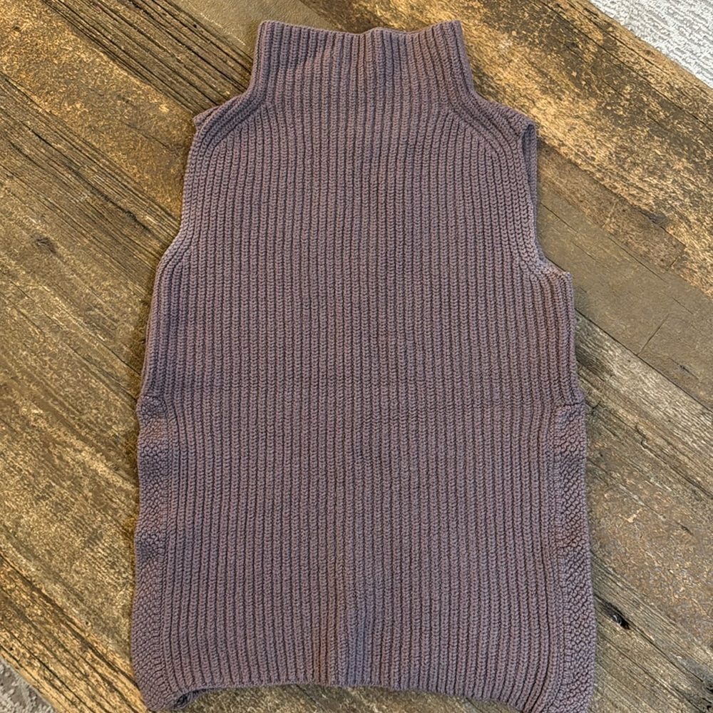 Aritzia Wilfred Sleeveless Wool Sweater